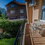 Family Deja Vu Hotel 2*