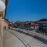 Family Deja Vu Hotel