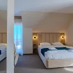 Family Deja Vu Hotel
