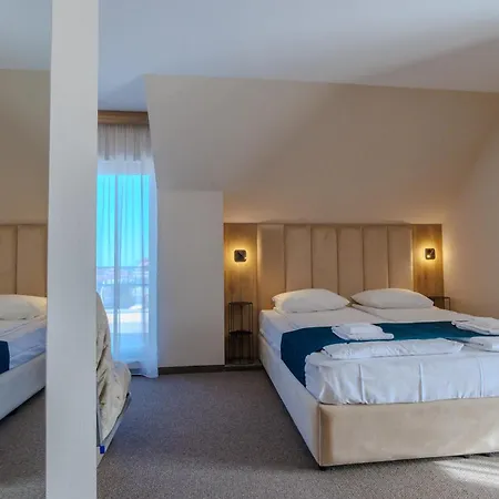 Family Deja Vu Hotel