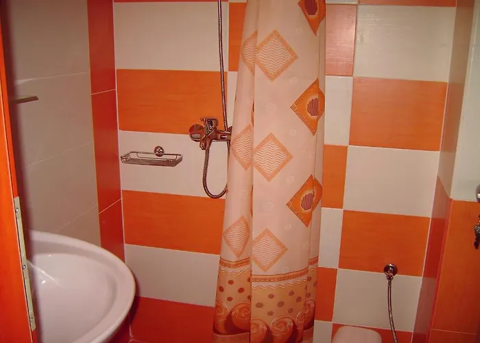 Family Deja Vu Hotel